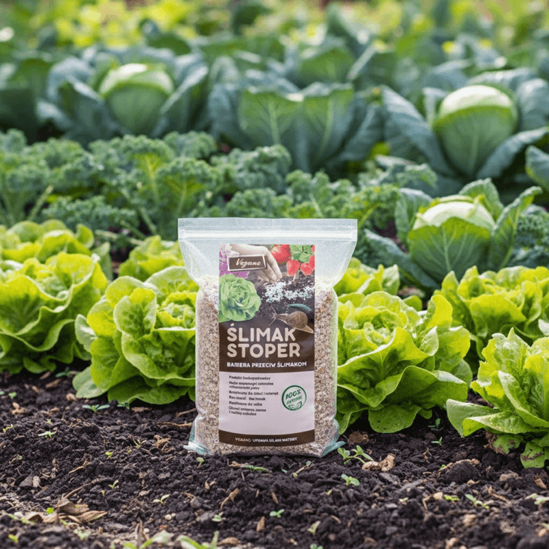 Ślimak Stoper - Naturalna ochrona Twojego ogrodu 5 kg Vegano Slimak_Stoper_w_ogrodzie