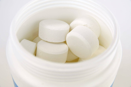 Triochlor – Tabletki Dezynfekujące Wodę Basenową – 1 kg Target (50x20g)