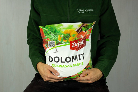 Dolomit w proszku – nawóz do odkwaszania gleby z mikroelementami – 10 kg Target