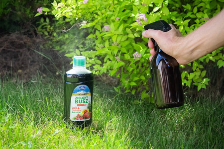 Nawóz Zielony Busz z miedzią, mydłem Himal i piołunem – nawóz dolistny – 500 ml Himal