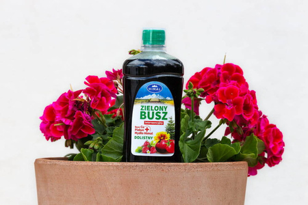 Nawóz Zielony Busz z miedzią, mydłem Himal i piołunem – nawóz dolistny – 500 ml Himal